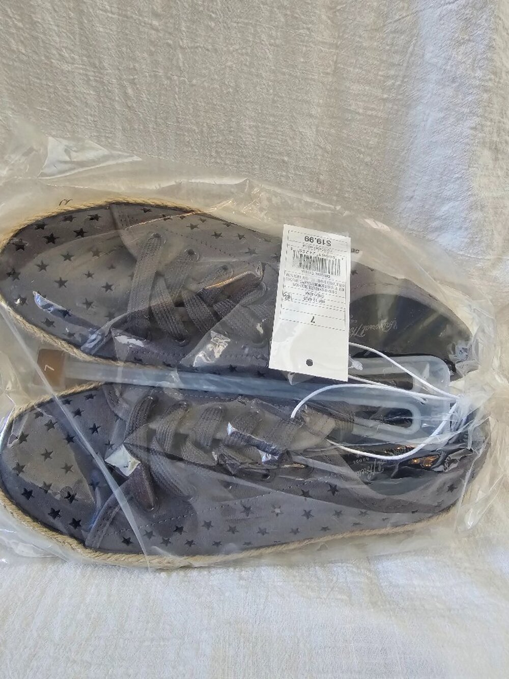 Universal Thread Jena Airy Stars Sneakers NEW GRAY Size 7